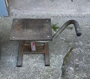 Cavalletto centrale moto