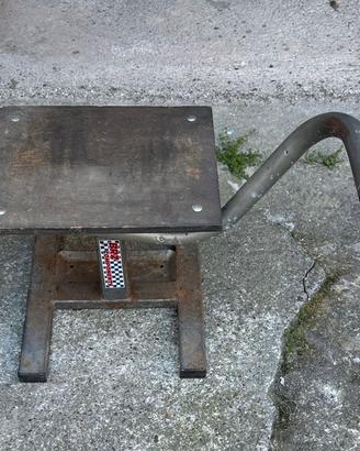Cavalletto centrale moto