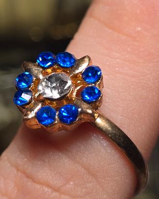Anello con cristalli regolabile