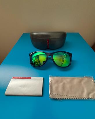 Occhiali da sole Prada modello linea Rossa sps 030