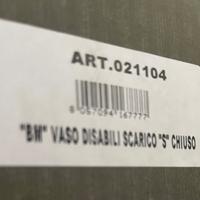 Sanitari alti nuovi ancora nel loro cartone