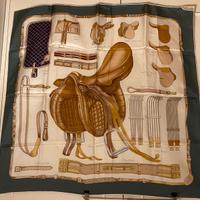 Gucci Gran Foulard 100% Seta Vintage collezione.