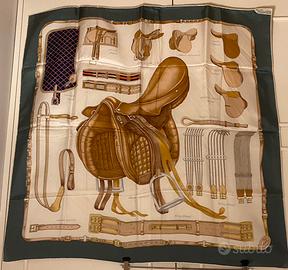 Gucci Gran Foulard 100% Seta Vintage collezione.