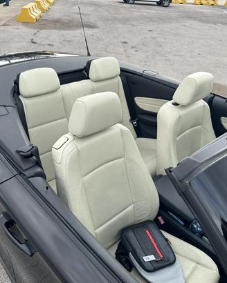 Cabrio BMW Serie 1. Nero interni pelle ghiaccio