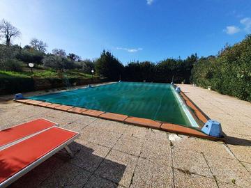Villa di 200 m² con più di 5 locali a Bibbona