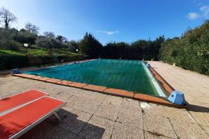 Villa di 200 m² con più di 5 locali a Bibbona