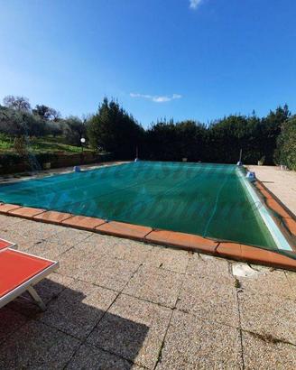 Villa di 200 m² con più di 5 locali a Bibbona