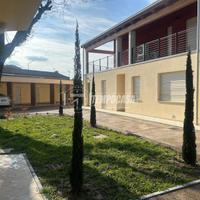 3 LOCALI CON GIARDINO! CLASSE A4! COMPLESSO DI NUO