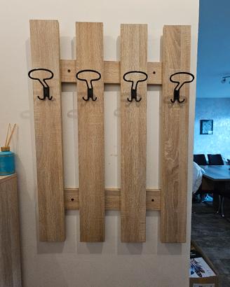 Appendiabiti in legno da muro