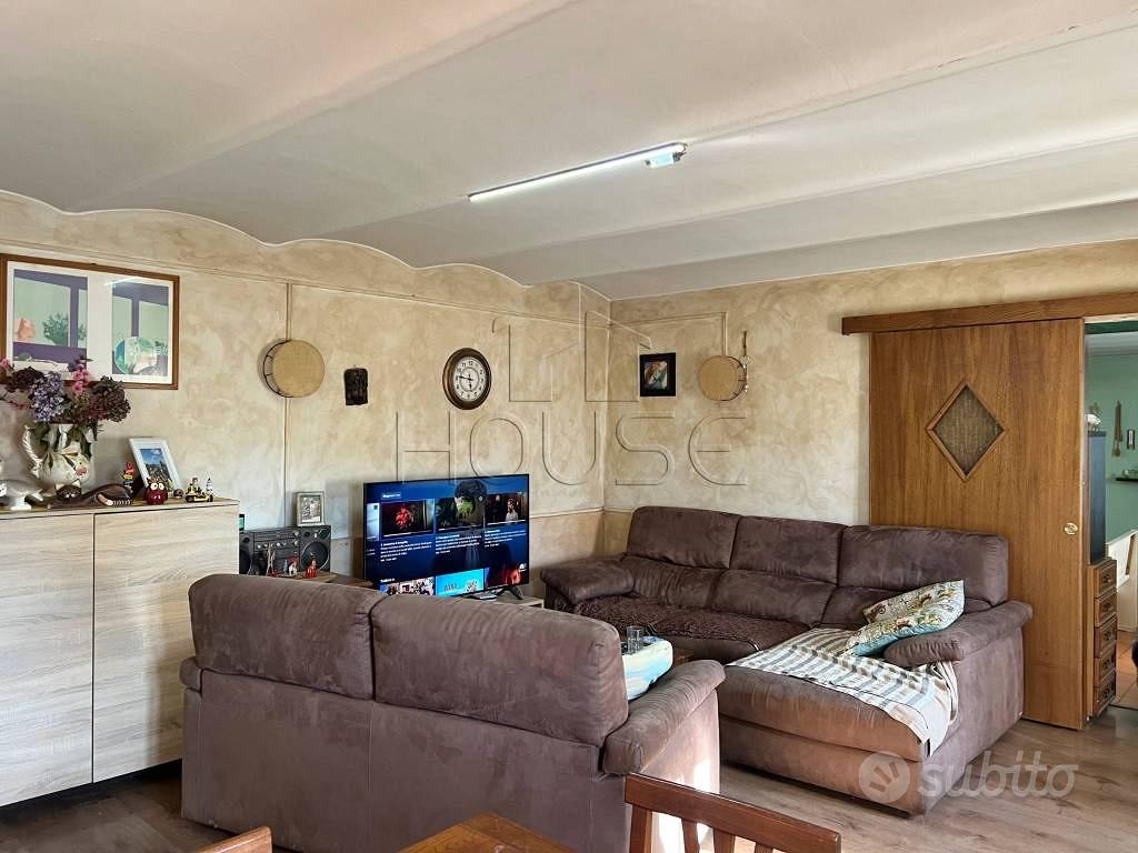 Rustico / Casale di 217 m² con 5 locali e box auto - Vista 4