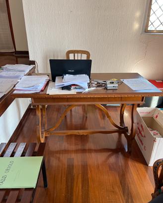 Desk in legno