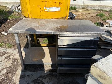 Tavolo acciaio con cassetti