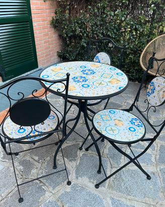 Tavolino in ferro con sedie