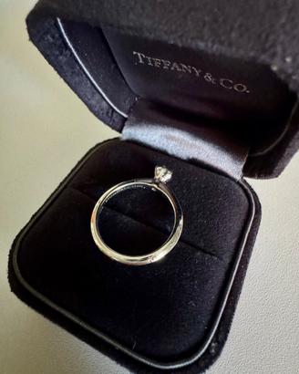 Anello Tiffany Setting 0.22 carati VVS1 mai usato