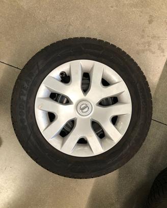 4 Cerchi in ferro Nissan 16” + gomme Goodyear