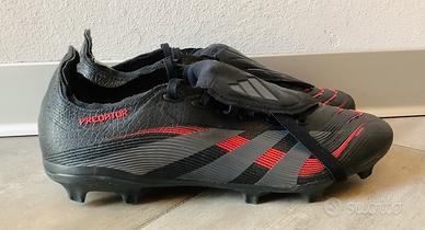 Scarpe da calcio Adidas Predator League.