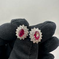 Orecchini centro e contorno con rubini e diamanti