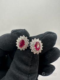 Orecchini centro e contorno con rubini e diamanti