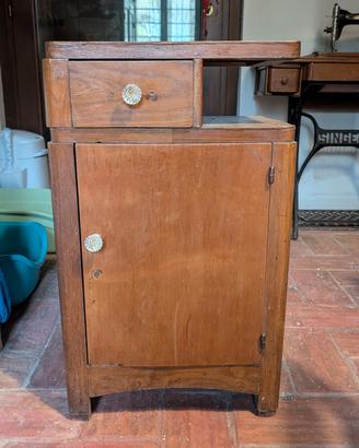 comodino antico gratis 