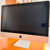 iMac del 2010, 21,5 pollici. Non  funzionante.