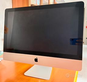 iMac del 2010, 21,5 pollici. Non  funzionante.