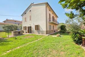 Casa singola con giardino