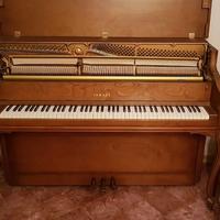 Pianoforte Yamaha a parete