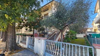 Villa di 240 m² con più di 5 locali e box auto dop