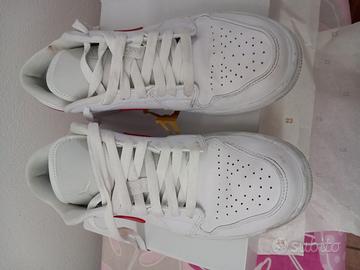 Scarpe Air Jordan 1 Low bianche 