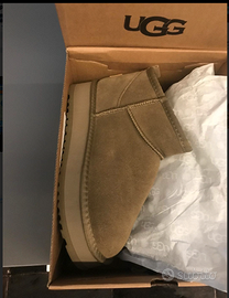 UGGtg40STIVALETTOneveIMBpellicciaPLATEAUideaREGALO