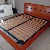 Letto matrimoniale completo di doghe ortopediche