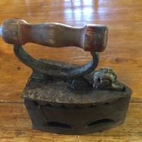 Ferro da stiro antico