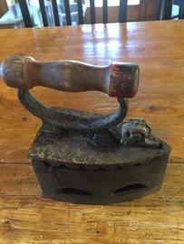 Ferro da stiro antico