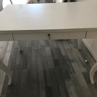 Scrivania bianca legno laccato con cassetto