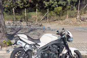 Triumph speed triple 1050