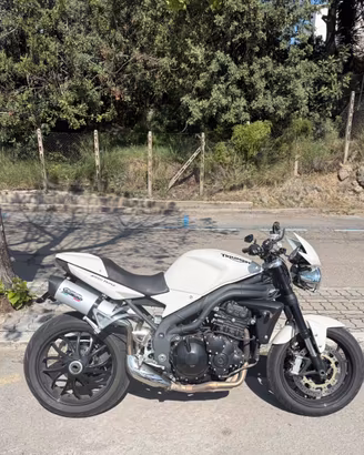 Triumph speed triple 1050