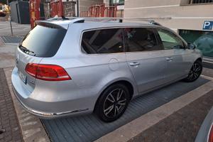 Auto familiare spaziosa .