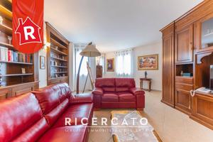 Villa di 250 m² con più di 5 locali e box auto dop