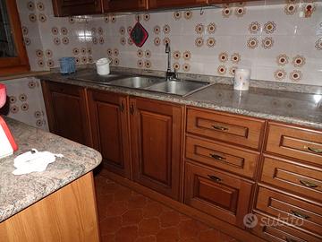 Cucina componibile in buone condizioni.