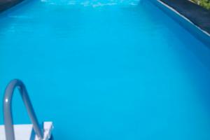 Casa giardino e piscina