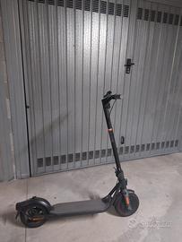 Monopattino elettrico Ninebot KickScooter F25E