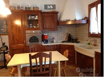 Cucina noce nazionale e top in marmo