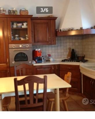 Cucina noce nazionale e top in marmo