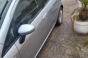 assicurata targa estera auto