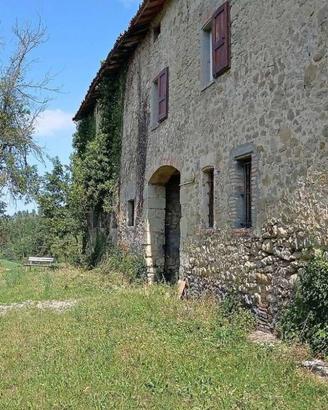 Rustico / Casale di 520 m² con più di 5 locali e b