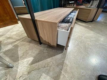 arredamento per negozio o accessori cabina armadio