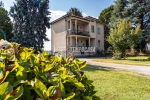 Villa a Cassago Brianza 5 locali