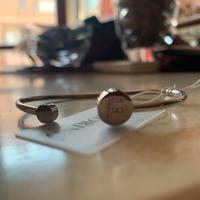 Bracciale semirigido con Iniziale F