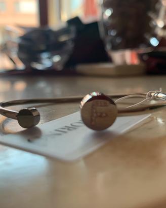 Bracciale semirigido con Iniziale F