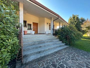 Casa singola con ampio giardino